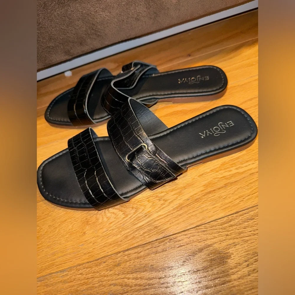 Enjoiya Adjustable Black Slide Sandals Size 9.